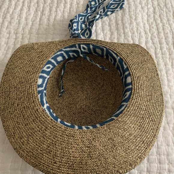 SUN HAT.  NEVER WORN.  EXCELLENT CONITION - Picture 2 of 2